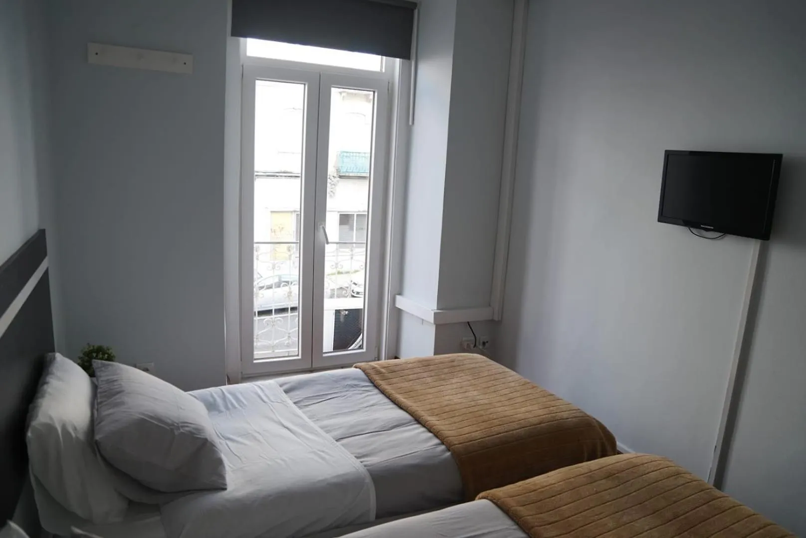 Bisengototo Guest House Lisbon Portugal