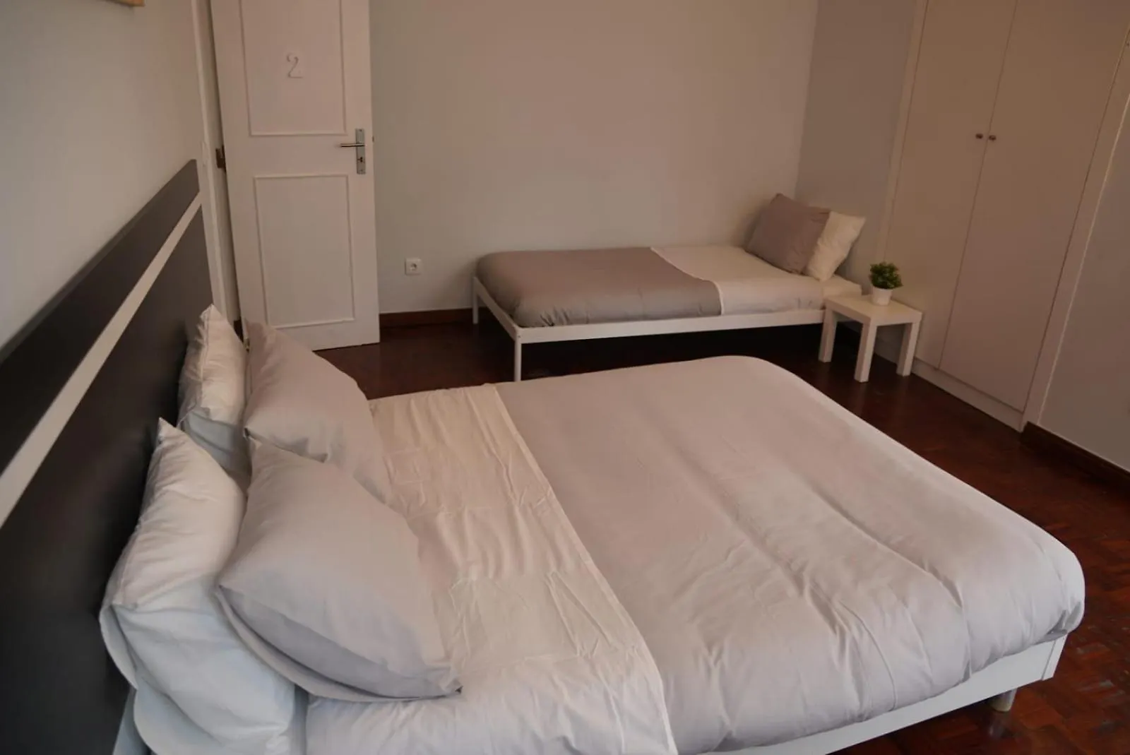 Bisengototo Guest House Lisbon Portugal