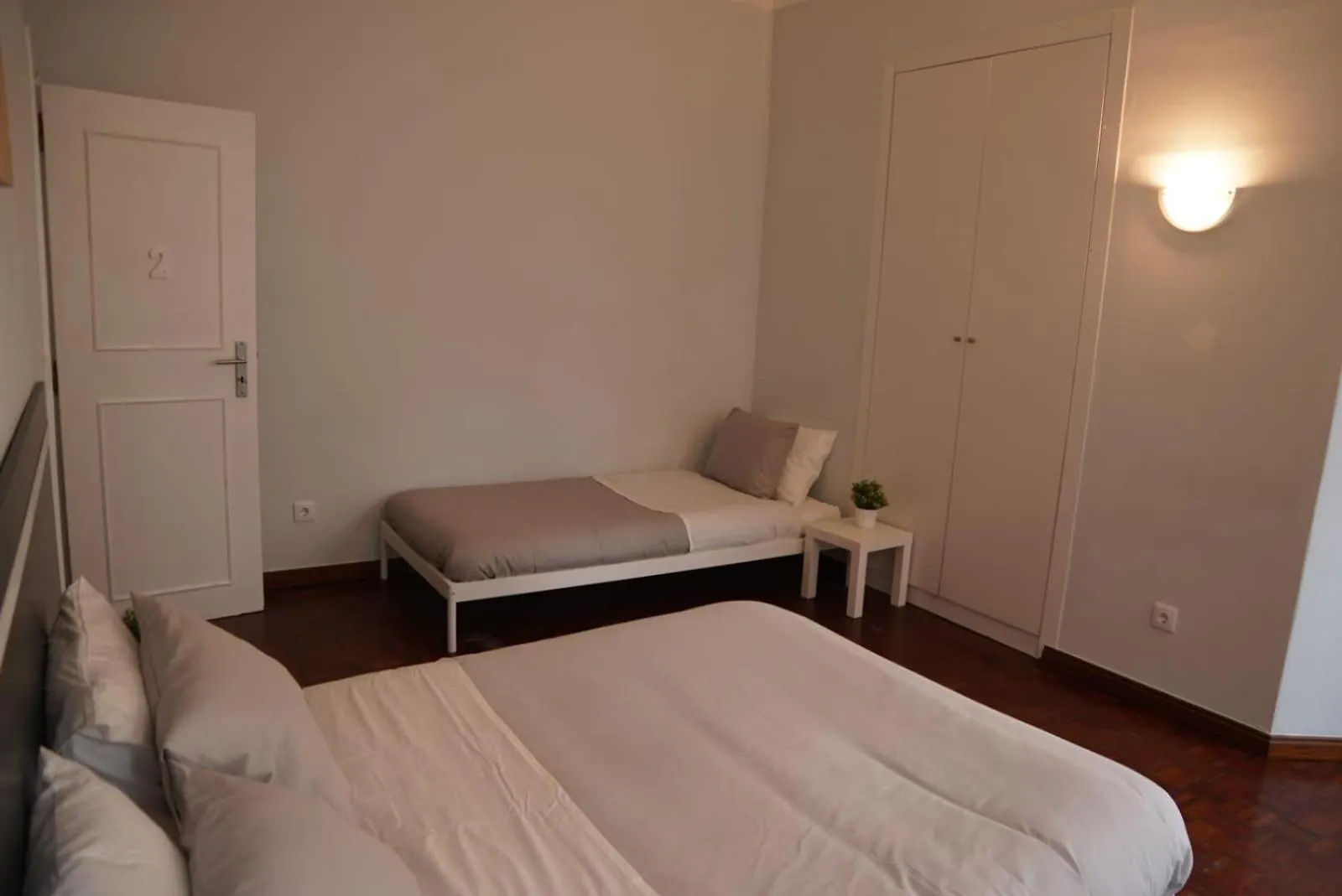 Bisengototo Guest House Lisbon Portugal